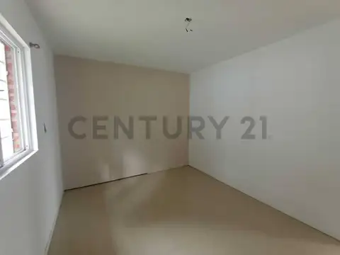 Casa en Alquiler – 4 Ambientes – Jardín, Cochera y Patio con Parrilla