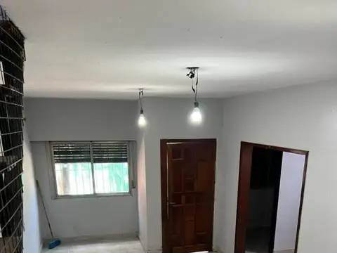 Casa 6 ambientes con 2 baños