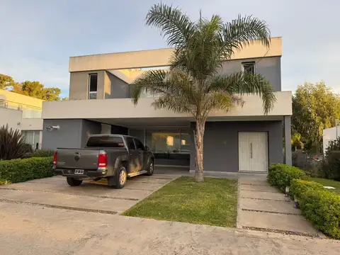 Casa en Alquiler en City Bell [Cod: 2852-118]