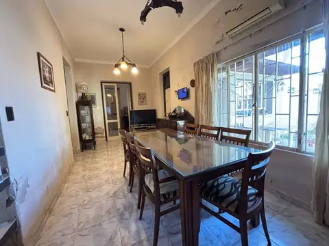 Casa en Venta con 3 cocheras