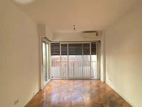 ¡OPORTUNIDAD!  2 AMB LUMINOSO C/ PATIO Y BALCON FRANCES - PARQUE CENTENARIO - MB DISTRIBUCION