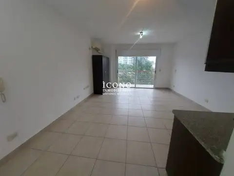 MONOAMBIENTE  FTE CON BALCÓN PROXIMO A SUBTE Y FACULTAD UAI.