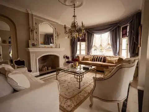 Casa 8 ambientes con 4 baños