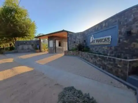 Casa 7 ambientes con 2 baños