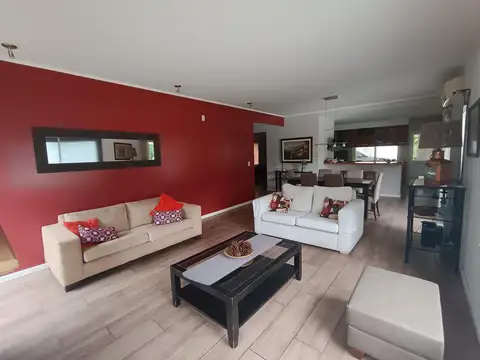Casa 4 ambientes con 3 baños