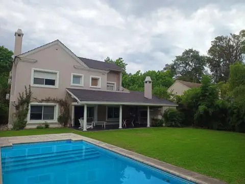 Casa en Alquiler de 4 ambientes en Pilar