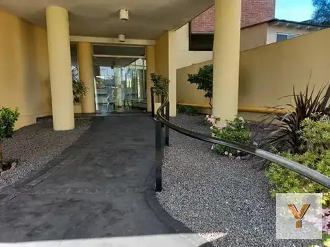 Enciso e/ Avenida Cazón y Bourdieu