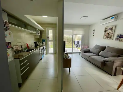 Casa en Alquiler en Saravi Village, USD 1.200