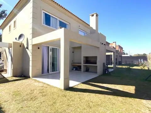 Casa en Alquiler de 3 dormitorios