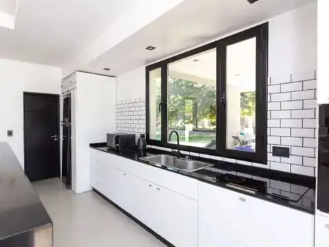 Casa 4 ambientes con 3 baños