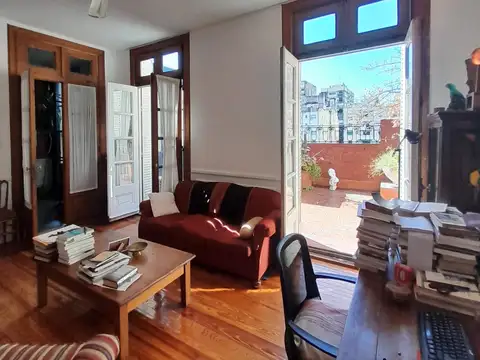 Semipiso de de 8 ambientes con 2 terrazas.