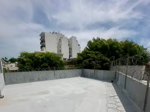 Galpón Comercial Estratégico con Oficinas, Vestuarios y Terraza