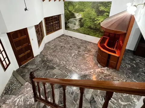 Casa en Venta con 6 cocheras