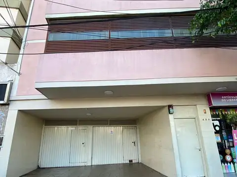 COCHERA SOBRE AVENIDA BELGRANO