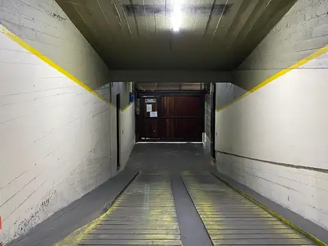 COCHERA SOBRE AVENIDA BELGRANO