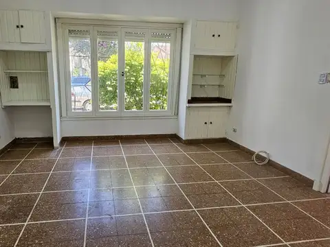 Casa en Alquiler con 2 cocheras