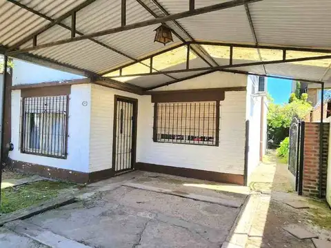 VENTA CASA 4 AMBIENTES CON JARDIN JOSE MARMOL