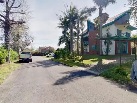 Casa 6 ambientes con 3 baños
