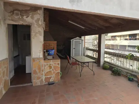 Venta Departamento 5 Ambientes con Dependencia, Balcón Corrido y Terraza Propia con Parrilla – Villa Crespo