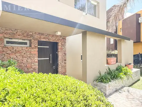 Casa en venta en La Candela, Pilar, Champagnat 1600