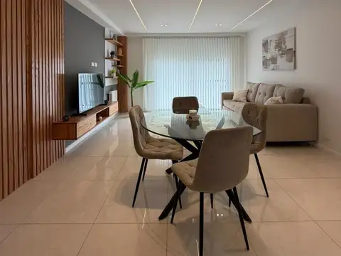 Venta Departamento 3 ambientes con Balcón. Zona Centro