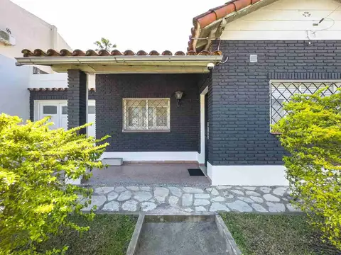 CASA 3 AMBIENTES EN VENTA EN MONTE GRANDE C/PILETA