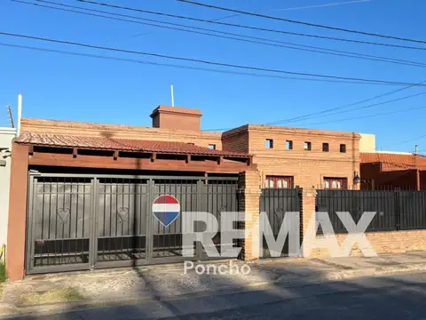 SE VENDE CASA 6 AMBIENTES ZONA ALTA BARRIO LA TOMA
