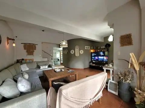 Casa en Venta con 2 cocheras