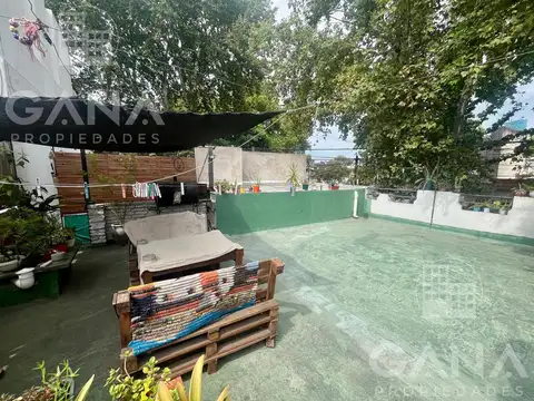 Venta casa en barrio Echesortu rosario, al frente de 2 dormitorios. Apto credito Hipotecario.