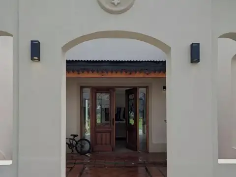 Casa 5 ambientes con 4 baños