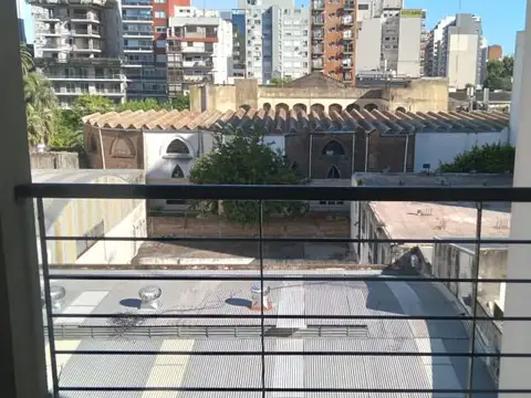 MONOAMBIENTE CONTRAFRENTE CON BALCON , VISTA ABIERTA