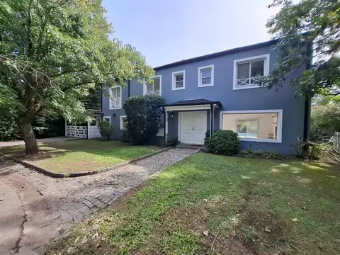 Casa en Alquiler con 1 cochera