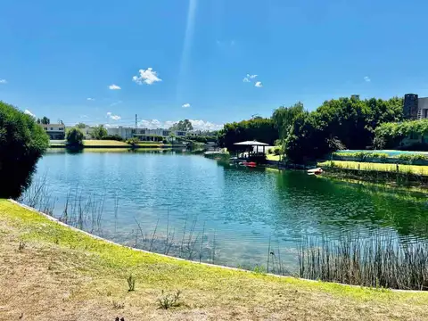 Venta Lote al Agua 1000m en Los Lagos Nordelta 