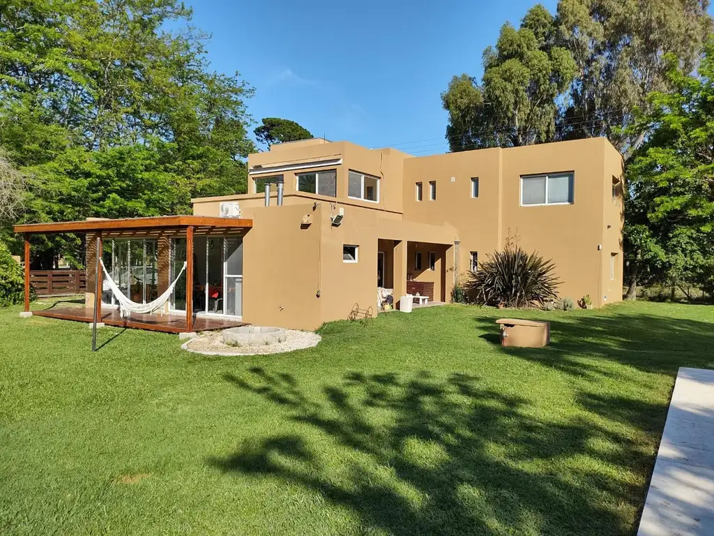 Casa en Alquiler en Barrio San Juan - 4 dormitorios