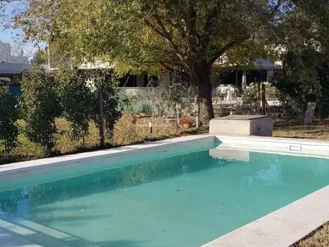 Venta de casa con 3 dormitorios, barrio cerrado - Funes