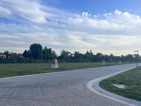 Terreno en Venta en Los Cardos Pilar