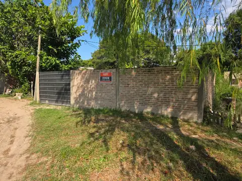 Terreno a la venta con mejora terminada,  con muro perimetral