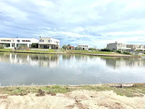 Excelente lote a agua en venta   Barrio consolidado