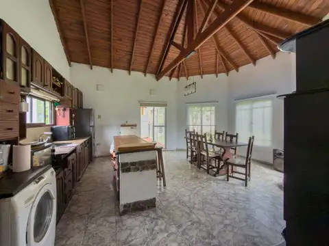 Casa 4 ambientes con 2 baños