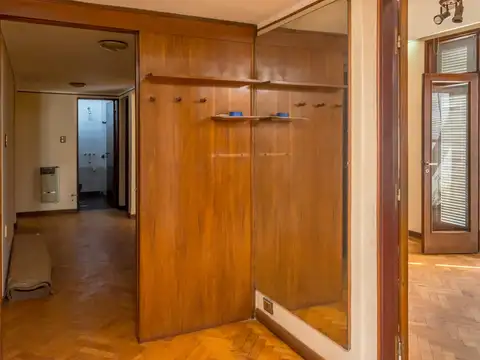 Casa 8 ambientes con 4 baños