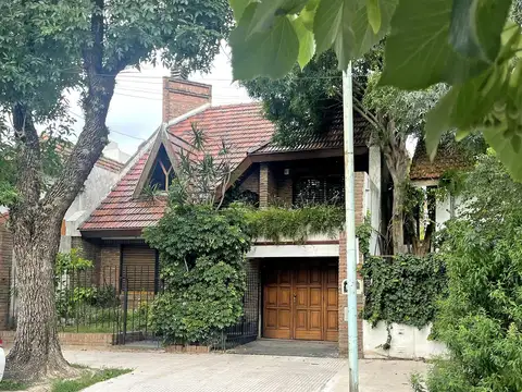 VENTA CASA 4 AMB FLORESTA - GRAN PATIO Y TERRAZA