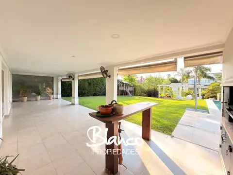 Casa 5 ambientes con 4 baños