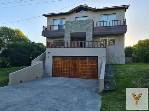 Casa en venta - 3 Dormitorios 5 Baños - Sierra de Los Padres