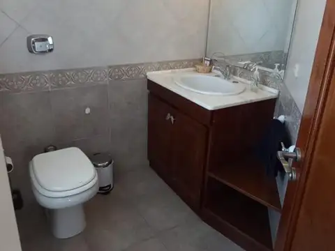 Casa en Alquiler con 2 cocheras