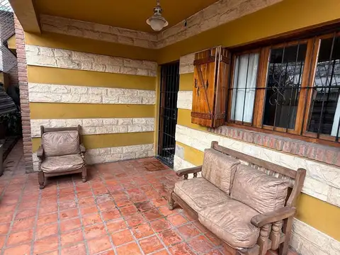 Casa 5 ambientes con 3 baños