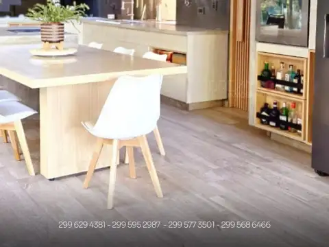 Casa en Alquiler con 2 cocheras