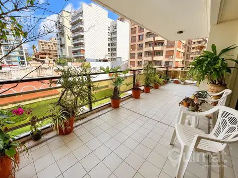 127m2 Excelente departamento 4 Ambientes con dep - Balcon Terraza. cochera en edificios linderos
