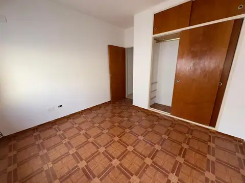 Venta Ph 2 Ambientes En Monte Castro 1° piso x escalera