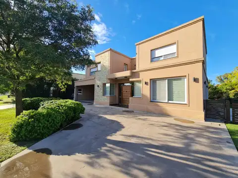 VENTA CASA  KENTUCKY CLUB DE CAMPO 