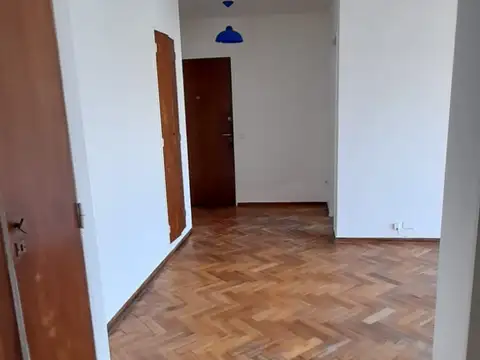 Angel Roffo 7000, Piso 6